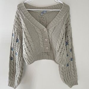 Sky & Sparrow Knit Cardigan w/ Embroidered Flowers on Sleeves Color Cream Size S
